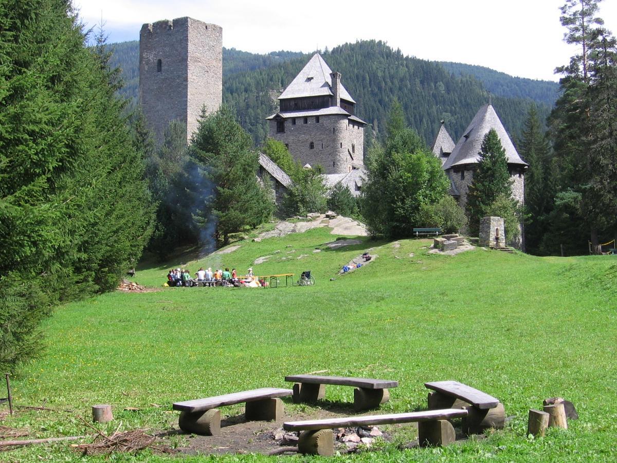 Burg Finstergruen Ramingstein Exterior photo